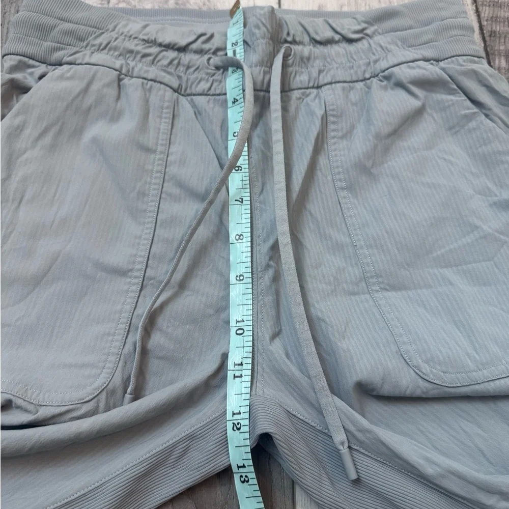 Lululemon Beyond the Studio Pants Slim 6 Rhino Grey Excellent preowned condition
